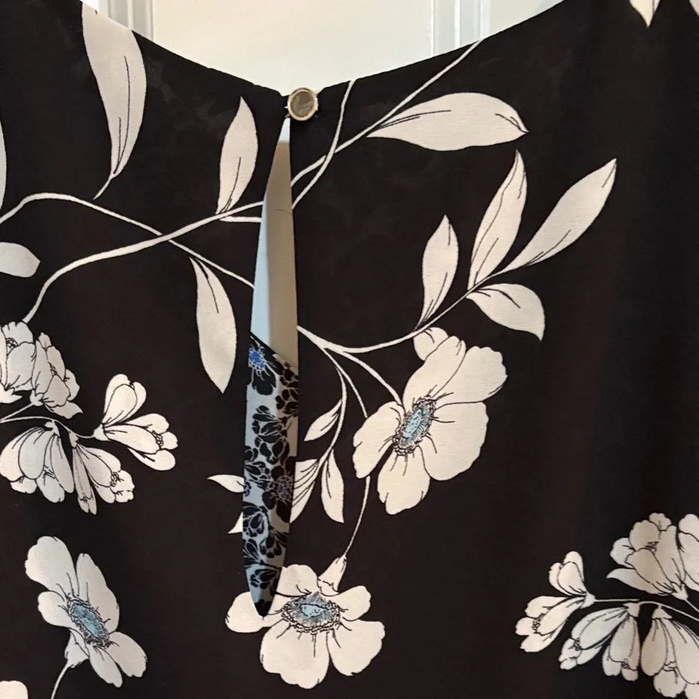 WHBM Kimono Style Top. Black w/Floral Print. Sz M. Excellent condition! - Picture 6 of 7